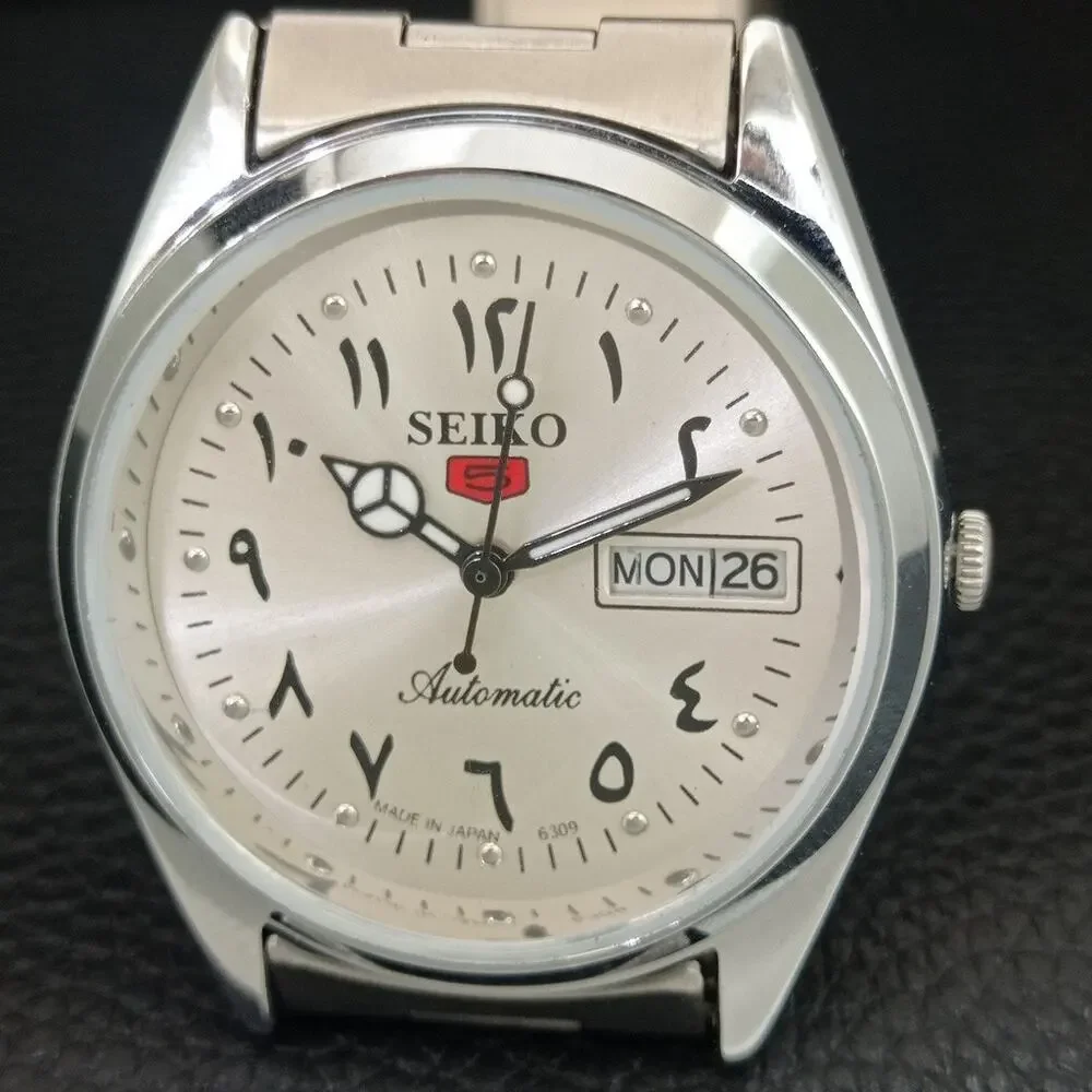 Vintage 1972 Seiko Automatic Mens Silver Watch W/daydate & Red Accents